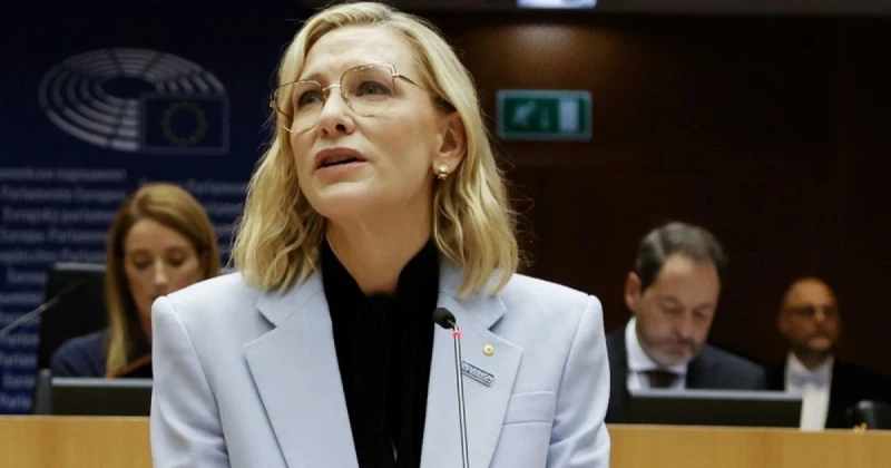 كيت بلانشيت تتألق في عرض فيلمها في مهرجان تورونتو السينمائي تعرف على التالي كيت بلانشيت تتألق في عرض فيلمها في مهرجان تورونتو السينمائي، حضرت النجمة العالمية كيت بلانشيت العرض الأو