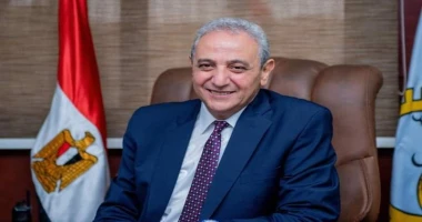 محافظ الغربية بدء رش طبقه تمهيدا لفرد طبقه الاسفلت بشارع المتيت ببسيون كتبمحمود شتا تابع اللواء اشرف الجندي محافظ الغربية ، بدء رش طبقه تمهيدا لفرد