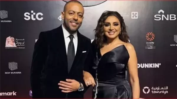 كان نفسي أكون موجود.. تامر عاشور يهنيء أنغام بحفلها في جدة حرص الفنان تامر عاشور على تهنئة الفنانة أنغام بمناسبة ألبومها الجديد تيجي نسيب وحفلها