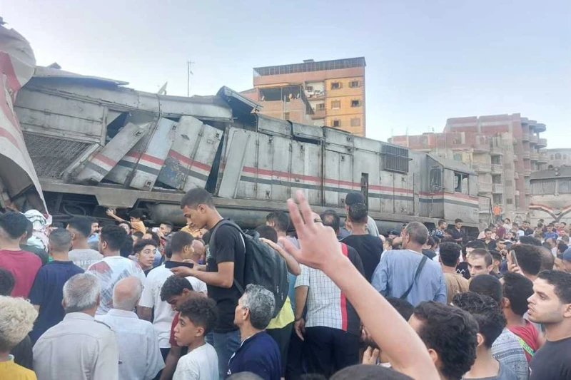 5 حالات غير مستقرة.. الصحة تكشف الحصيلة الأولية لمصابي حادث قطار الزقازيقكشفت وزارة الصحة والسكان، عن ارتفاع حصيلة مصابي حادث قطار الزقازيق، إلى 49