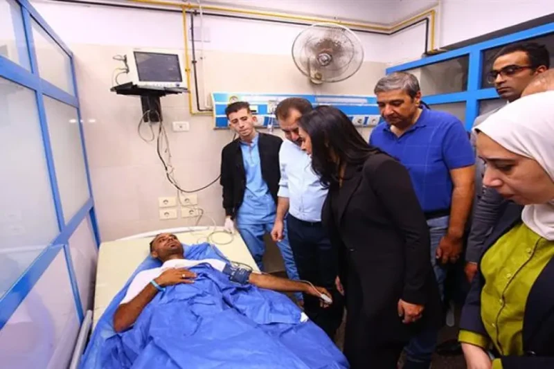 وزيرة التضامن تزور مصابي حادث قطار الشرقية وتوجه بصرف تعويضات قامت مايا مرسي، وزيرة التضامن الاجتماعي، بزيارة مصابي حادث تصادم قطارين أمام الكوبري