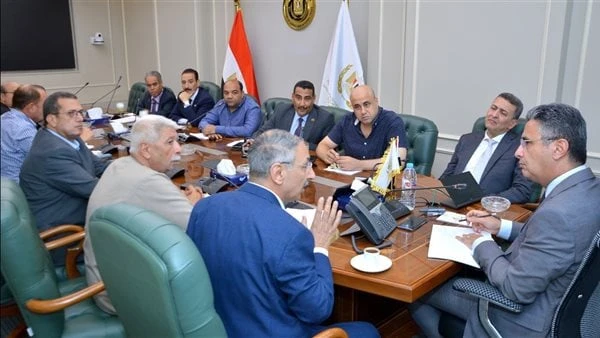 وزير التموين ل النواب: تفعيل قنوات التواصل لتلبية احتياجات المواطنينعقد وزير التموين والتجارة الداخلية، الدكتور شريف فاروق، اجتماعا دوريا مع أعضاء مجلسي النواب والشيوخ لمناقشة احتي