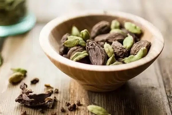 فوائد القرنفل والحبهان في الطبخ.القرنفل والحبهان من التوابل الشهيرة التي تضفي نكهة مميزة وعميقة على الأطعمة، لكن لا تقتصر فوائدهما على النكهة فقط، بل