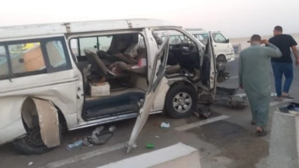 وفاة وإصابة 20 شخص في انقلاب ميكروباص أعلى الطريق الصحراوي بالصف وقع منذ قليل على الطريق الصحراوي بالصف حادث انقلاب ميكروباص، مما تسبب في وفاة شخص