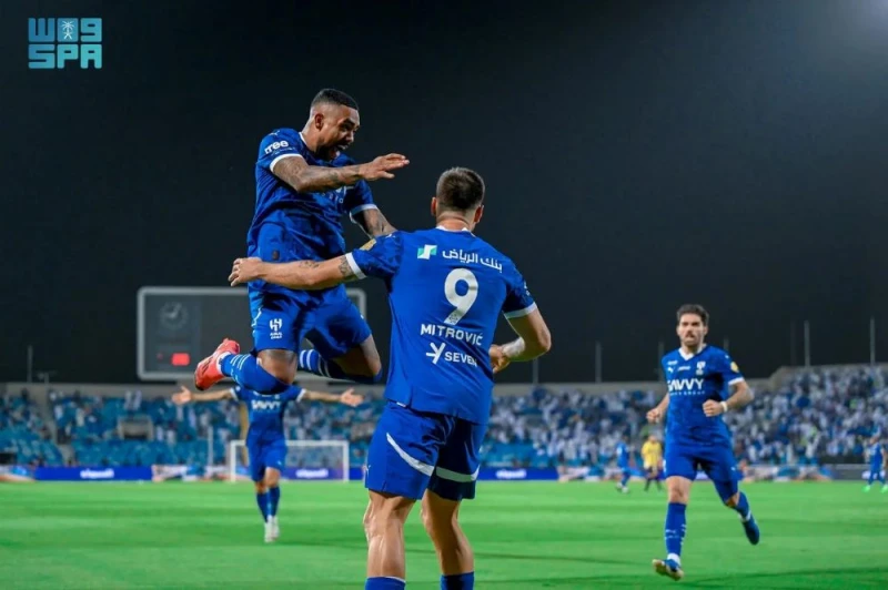 -الهلال ينتزع الصدارة من الاتحاد.. والنصر خامسا والأهلي سادسا .. عقب اختتام منافسات جولة نحلم ونحقق من الدوري السعودي للمحترفين دوري روشن مساء أمس، انفرد الهلال بالصدارة بفوزه على