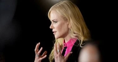 غياب نيكول كيدمان عن تسلم جائزتها في فينيسيا لوفاة والدتها.. فيديو تعرف على التالي غياب نيكول كيدمان عن تسلم جائزتها في فينيسيا لوفاة والدتها.. فيديو، غابت النجمة العالمية نيكول كي