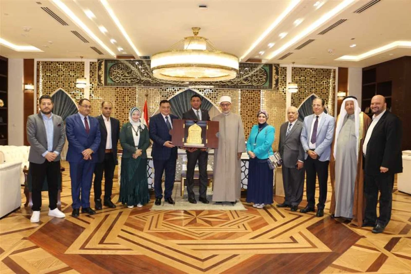 مفتي الجمهورية يستقبل وفد لجنة الرصد والمقترحات ببيت العائلة المصرية لبحث التعاون المشترك ..صور استقبل الدكتور نظير عياد -مفتي الجمهورية، رئيس