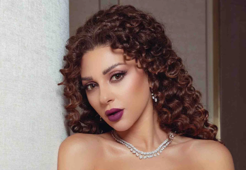 بالفيديو- ميريام فارس ترتدي فستان زفافها بعد عشر سنوات وتبكي متأثرة بمناسبة الذكرى العاشرة لزواجها من رجل الأعمال داني متري، أعادت الفنانة اللبنانية،