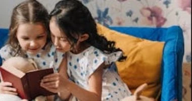 ولادك مالهمش غير بعض.. 7 نصائح تقوي العلاقة بينهم المرأة والمنوعات صحبة الأطفال في البيت وبين الأسرة أسعد ما يمكن أن يصل إليه الآباء إذا كانوا متافهمين ومتألفين، خاصة إذا كانت أعما