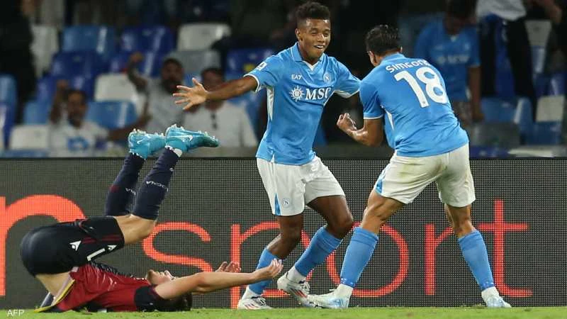 خلال مغادرته للملعب.. سرقة مهاجم نابولي تحت تهديد السلاح أخبار منوعة وطرائف تعرض البرازيلي ديفيد نيريس مهاجم نادي نابولي الإيطالي للسرقة تحت تهديد السلاح من رجلين حطما نافذة الشاحن