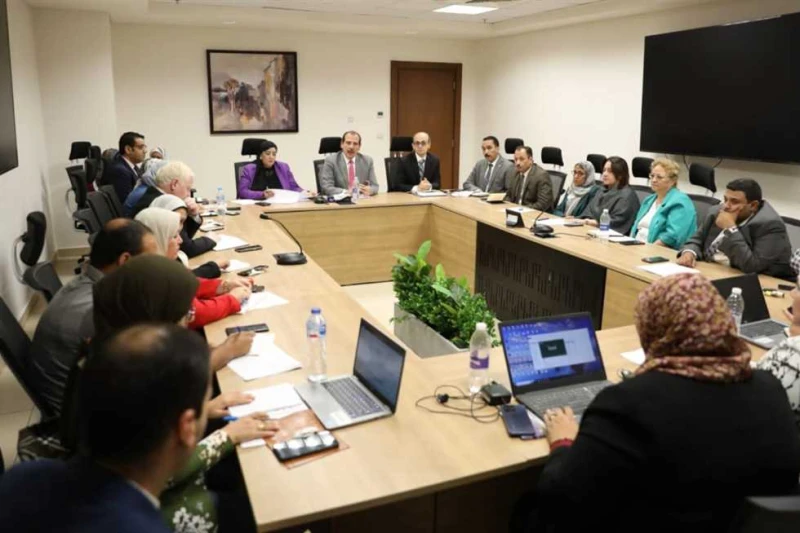 لمناقشة التكليفات.. نائب وزير الصحة يجتمع مع قطاعي الطب الوقائي والصحة العامة (تفاصيل) عقد الدكتور عمرو قنديل، نائب وزير الصحة والسكان، اجتماعا مع