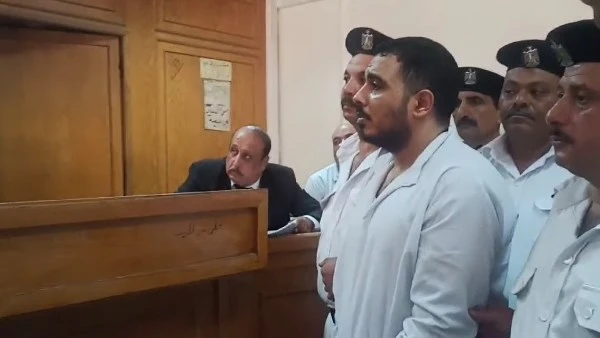 لسماع حكم إعدامه.. سفاح التجمع يصل محكمة الجنايات وسط تشديدات أمنية وسط تشديد أمنية مكثفة، وصل المتهم كريم.م.س إلي محكمة جنايات القاهرة المنعقدة