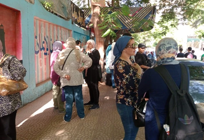 طلاب الثانوية العامة يبدأون امتحان الدور الثاني في الأحياء والفلسفة والاستاتيكا بدأ طلاب الثانوية العامة دور ثان، أداء امتحان مواد الأحياء لشعبة علمي