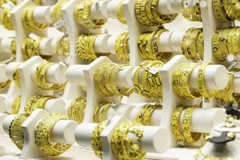 ارتفاع أسعار الذهب الآن في مصر.. عيار 24 يقترب من 4 آلاف جنيهسجلت أسعار الذهب في مصر ارتفاعا ملحوظا اليوم الخميس، وذلك بعد يوم واحد فقط من قرار مجلس