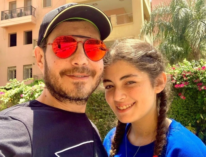 ..أحمد زاهر يوجه رسالة مؤثرة لابنته ليلى وهذا ما قاله..تفاصيل تتابع الان تفاصيل ما ورد عن أحمد زاهر يوجه رسالة مؤثرة لابنته ليلى وهذا ما قاله، وجه