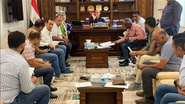رئيس جهاز القاهرة الجديدة يبحث مشاكل بيت الوطن مع عدد من الحاجزين التقى المهندس عبدالرءوف الغيطي، رئيس جهاز مدينة القاهرة الجديدة، بعدد من المواطنين حاجزي مشروع بيت الوطن بمنطقة ال