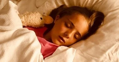 لو ابنك اتعود على السهر في الإجازة.. 5 نصائح تظبط نومه قبل المدارس المرأة والمنوعات يعانى بعض التلاميذ خلال فترة العطلة الصيفية من الأرق وذلك للاعتياد على السهر لساعات طويلة للهو م