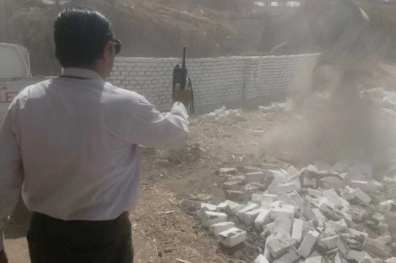 إزالة 26 حالة تعد على الأراضي الزراعية ببني سويف وجه المهندس أسامه سعيد عبد القوي، وكيل وزاره الزراعة بني سويف والمهندس خالد عبد الجيد، مدير حماية الأراضي، جميع الإدارات الزراعية ب