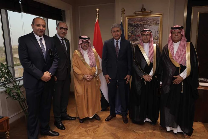 وزير السياحة يناقش مع رئيس المنظمة العربية للسياحة تنظيم مؤتمر بالعلمين الجديدة خلال العام المقبل استقبل، اليوم الخميس، شريف فتحي وزير السياحة