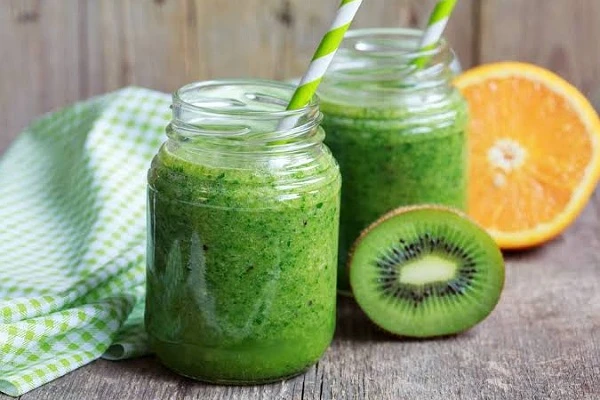 فاكهة تعمل على تحسين الحيوية والمزاج خلال عدة أيام.قد أظهرت دراسة أن تناول فاكهة الكيوي يمكن أن يحسن الصحة العقلية، وتحديدا المزاج والحيوية، في 4 أيام فقط.حيث أن تغييرات بسيطة في ا