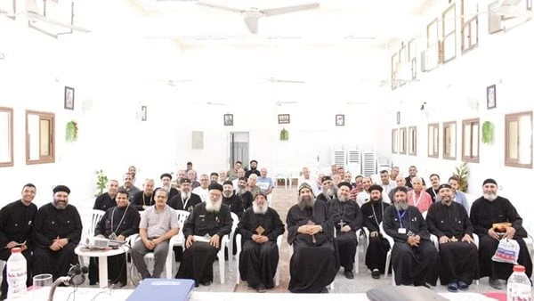 بالحكمة يبنى البيت.. مؤتمر لجنة الأسرة رجال صور أقامت لجنة خدمة الأسرة رجال المنبثقة من لجنة الأسرة بالمجمع المقدس، في الفترة من الأول وحتى الثالث من