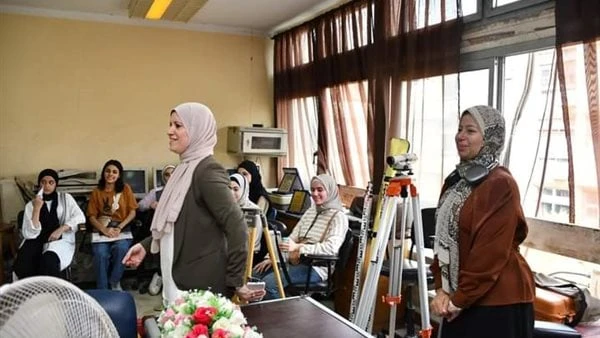 جولة تعريفية للطالبات الجدد بكلية البنات جامعة عين شمسنظم قطاع شئون التعليم والطلاب بكلية البنات جامعة عين شمس الملتقى التعريفى للطالبات المستجدات على مدار يومين ٨-٩سبتمبر ٢٠٢٤.تحت