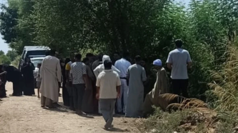 قلب أسرة ينزف.. الترعة الكبيرة تبتلع رضيعا في الأقصر شهد نجع أبو كلبه بقرية الضبعية غرب مدينة الأقصر، واقعة مأساوية، حيث ودع رضيع يبلغ من العمر عاما