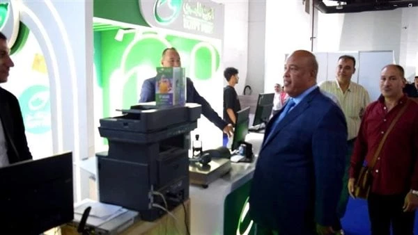 رئيس غرفة القاهرة يتفقد معرض أهلا مدارس ويستطلع آراء المواطنين حول الأسعار والجودة تفقد أيمن العشري رئيس غرفة القاهرة التجارية اليوم الاحد، معرض أهلا مدارس الرئيسي بقاعة جهاز تنمية