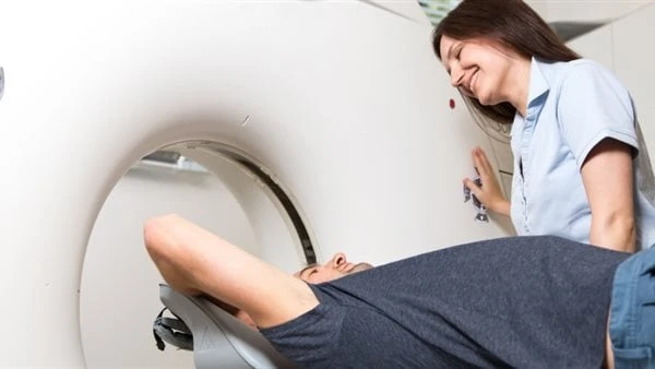 لا تقلق.. نصائح مهمة لو بتخاف من إشاعة الرنين المغناطيسي يمكنك تقليل القلق والشعور بالراحة أثناء إجراء أشعة الرنين المغناطيسي، تذكري أن الهدف هو