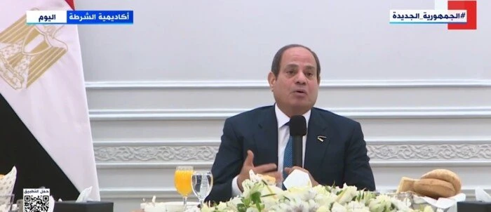 السيسي: ندعم الصومال لكي يصل إلى الاستقرار لا أكثر الرييس السيسي خلال حفل تخرج دفعة كلية الشرطة محمود حجازينفى الرئيس عبد الفتاح السيسي، الشائعات التي يتم تداولها بشأن دعم الصومال