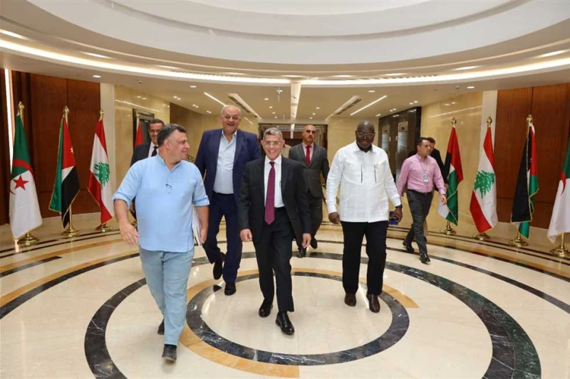 رئيس وكالة الفضاء المصرية يبحث تعزيز التعاون مع وفدين برازيلي وإفريقي استقبل الدكتور شريف صدقي، الرئيس التنفيذي لوكالة الفضاء المصرية، اليوم الإثنين،