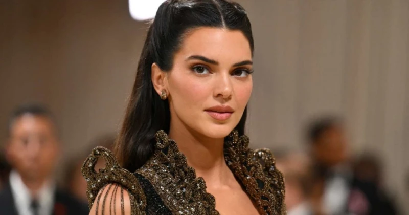 الفن و المشاهير: كيندال جينر برفقة إيمان خليف-بالفيديو تداول رواد مواقع التواصل الإجتماعي مقطع فيديو لعارضة الأزياء العالمية كيندال جينر وهي تلتقط