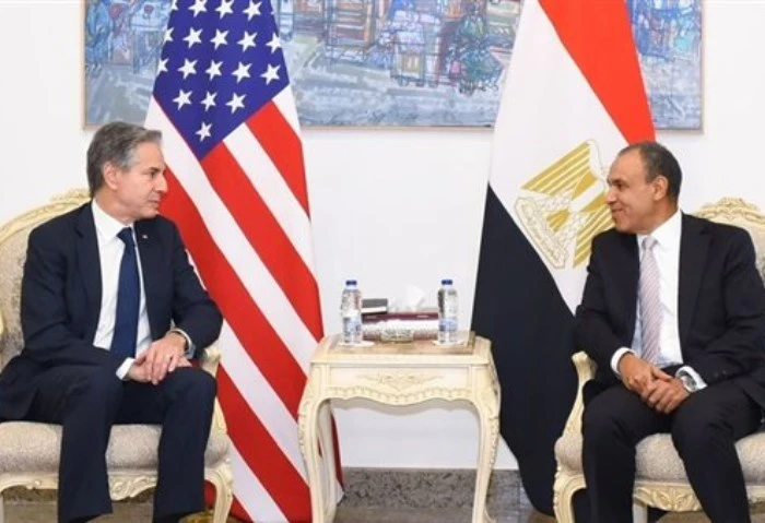 وزير الخارجية يترأس جلسة حوار استراتيجي مع نظيره الأمريكي عقد الدكتور بدر علد العاطي وزير الخارجية والهجرة وشئون المصريين بالخارج اجتماعا موسعا من نظيره الأمريكي انتوني بلينكن خلال