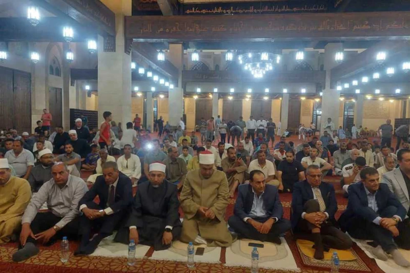 من مسجد المصطفى بشرم الشيخ.. محافظ جنوب سيناء يشهد احتفالية الأوقاف بذكرى المولد النبوي شهد الدكتور خالد مبارك، محافظ جنوب سيناء، اليوم السبت،