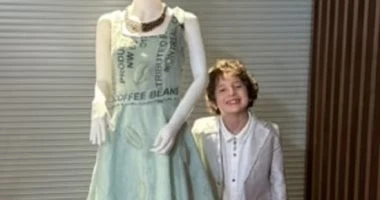 ماكس أصغر مصمم أزياء في العالم.. بدأ عند 4 سنوات وزباينه من المشاهير المرأة والمنوعات تختلف هوايات الأطفال ما بين الرسم والعزف على الموسيقى والغناء،