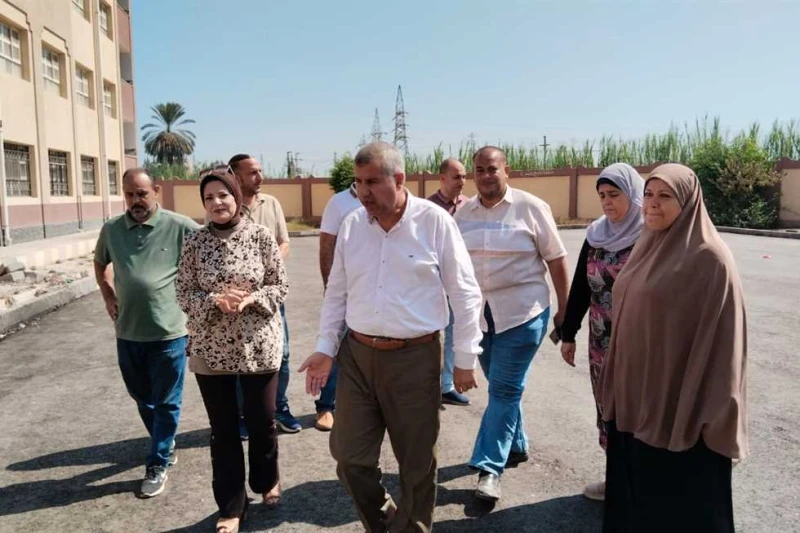 طوارئ لمتابعة استعدادات المدارس لاستقبال العام الدراسي الجديد بدمياط تابع الدكتور محمد رمضان، وكيل وزارة التربية والتعليم بدمياط، استعدادات المدارس