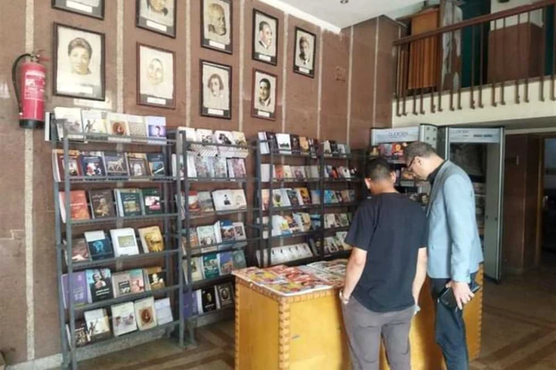 احتفالا بالعيد القومي للشرقية.. إقامة معرض للكتاب بقصر ثقافة الزقازيق أعلن أحمد سامي خاطر مدير عام فرع ثقافة الشرقية، إقامة معرض كتاب لإصدارات الهيئة
