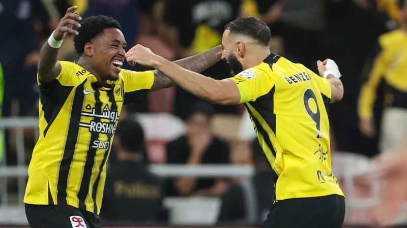 -الاتحاد يستبعد الحكام الأجانب من الحسابات.. إلا بشرط ! .. تتواصل المتابعة لكواليس قلعة نادي الاتحاد السعودي لكرة القدم خلال الفترة الحالية من عمر الموسم، بعد الفوز الأخير ضد نادي 