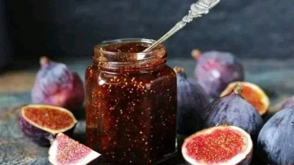 طريقة تحضير مربى التين في المنزلقدمت الشيف سالي فؤاد عبر صفحتها الخاصة بموقع التواصل الاجتماعي فيسبوك، طريقة عمل مربى التين.المقادير:2 كجم تين متوسط النضج1,5 كيلو سكر ناعم2 كوب ماء