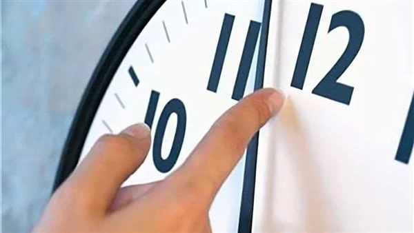 بدء تطبيق التوقيت الشتوي رسميا في مصر هذا الموعدقبل المدارس ولا بعدها؟ يبحث محبي الشتاء عن موعد انتهاء فصل الصيف و موعد تطبيق التوقيت الشتوي رسميا في