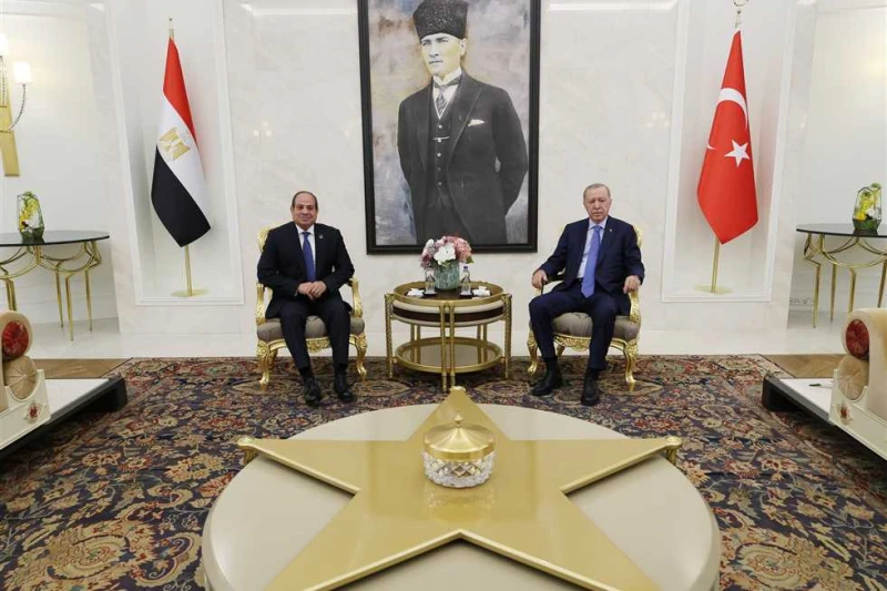 السيسي يعلق على زيارته الأولى لتركيا.. ماذا قال؟ أعرب الرئيس عبدالفتاح السيسي، الأربعاء، عن سعادته بزيارته الأولى لتركيا. وقال في منشور له، على صفحته