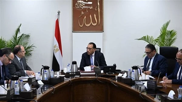 مدبولي يستعرض مع رئيس هيئة الدواء تقريرا حول توافر الأدوية في السوقالتقى الدكتور مصطفى مدبولي، رئيس مجلس الوزراء، بمقر الحكومة بمدينة العلمين