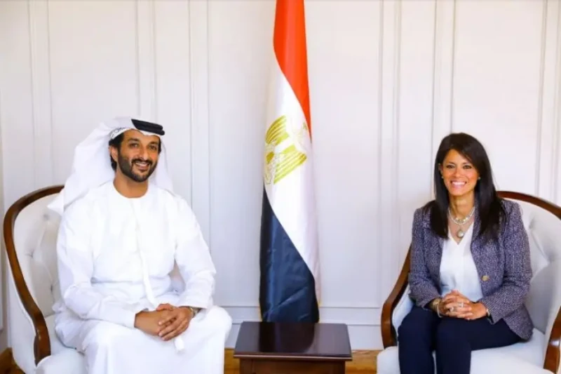 مباحثات مصرية إماراتية لتعزيز التعاون الاقتصادي ودعم القطاع الخاص تم بحث سبل تعزيز التعاون الثنائي بين دولة الإمارات ومصر في مجال صياغة وتنفيذ البرامج الاقتصادية التي تتماشى مع الت