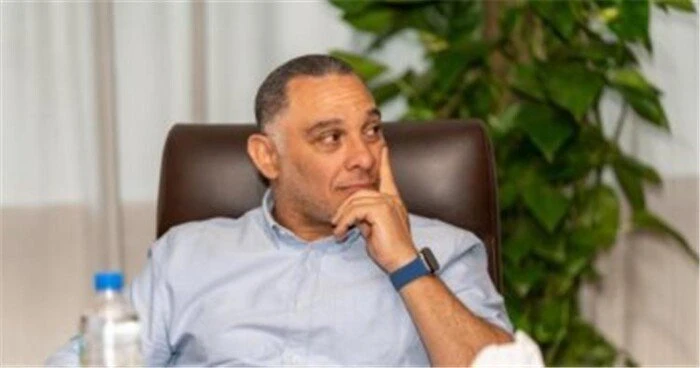 -أيمن الشريعي يفسر سبب مغادرة اجتماع الرابطة والأندية .. أكد أيمن الشريعي رئيس نادي إنبي، أنه لم يحضر الاجتماع بين الأندية والرابطة، مشيرا إلى أنه فور دخوله إلى الاجتماع علم بأن هن