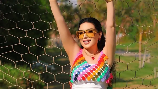 توب باللون الأبيض.. إطلالة شبابية ل عبير صبري شاركت الفنانة عبير صبري صورا جديدة عبر حسابها الشخصي على موقع التواصل الاجتماعي للصور والفيديوهات