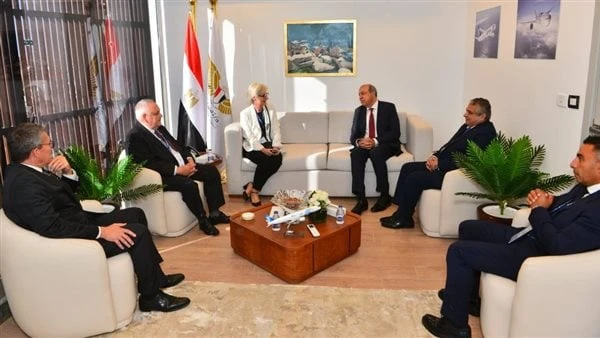 وزير الطيران يلتقي مسئولي الفرنسية لبحث تطوير أنظمة المطاراتالتقى الدكتور سامح الحفني وزير الطيران المدني مع وفد مجموعة تاليس( ) الفرنسية إحدى
