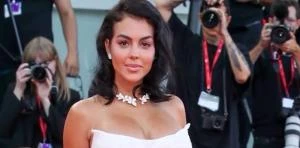 جورجينا تثير الجدل حول حقيقة حملها تعرف على التالي جورجينا تثير الجدل حول حقيقة حملها، وكالات السوسنةأثارت عارضة الأزياء جورجينا رودريغيز حبيبة النجم