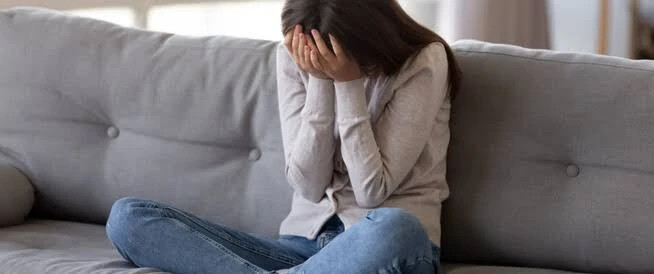 بالتفاصيل ..الفرق بين نوبةالهلع ونوبة القلقعادة ما يطور الشخص الذي يشعر بنوبة القلق، نوبات الهلع؛ التي تعتبر واحدة من الأعراض ويمكن أن تحدث في مجموعة متنوعة من اضطرابات القلق.على س