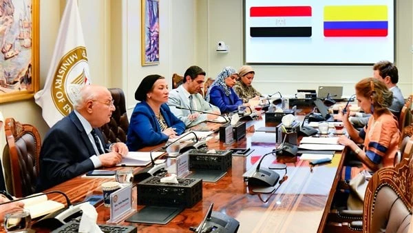تعاون بين مصر وكولومبيا في مجال البيئةالتقت الدكتورة ياسمين فؤاد وزيرة البيئة مع انا ميلينا دي جافيريا سفيرة كولومبيا بالقاهرة، لبحث سبل التعاون الثنائي بين البلدين، حيث تلقت وزيرة
