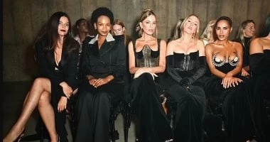 الأسود يسيطر على إطلالات المشاهير بأول أيام أسبوع الموضة بلندن لصيف 2025 المرأة والمنوعات لفتت المغنية إيلى جولدينج الأنظار إليها لإطلالتها المميزة خلال عرض أزياء هاريس ريد لربيع و